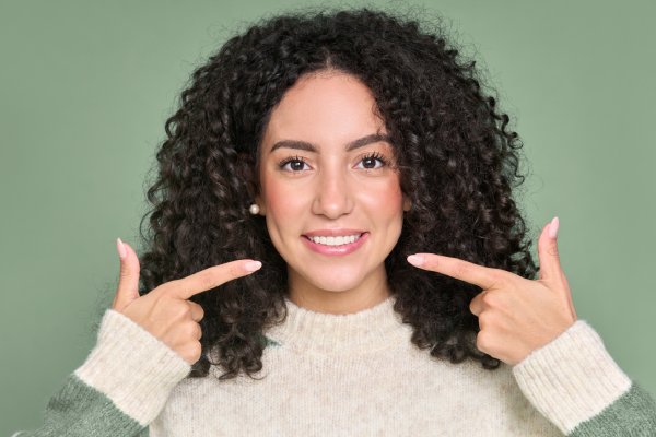 Differences: Emergency Dentist and Cosmetic Dentist | Stuart